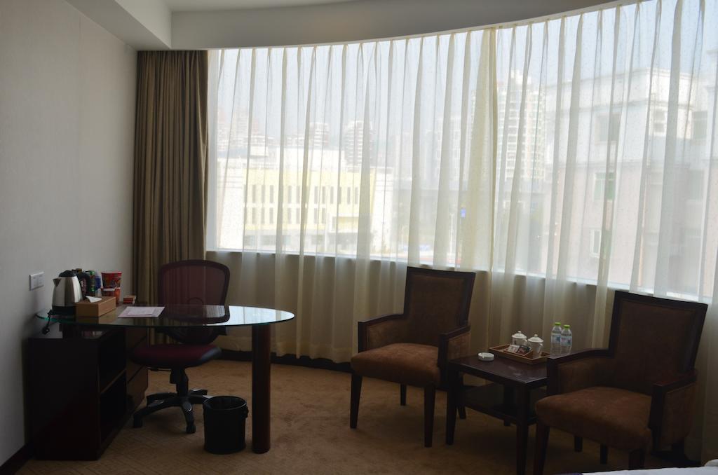 Zhuhai Platinum Holiday Hotel Δωμάτιο φωτογραφία