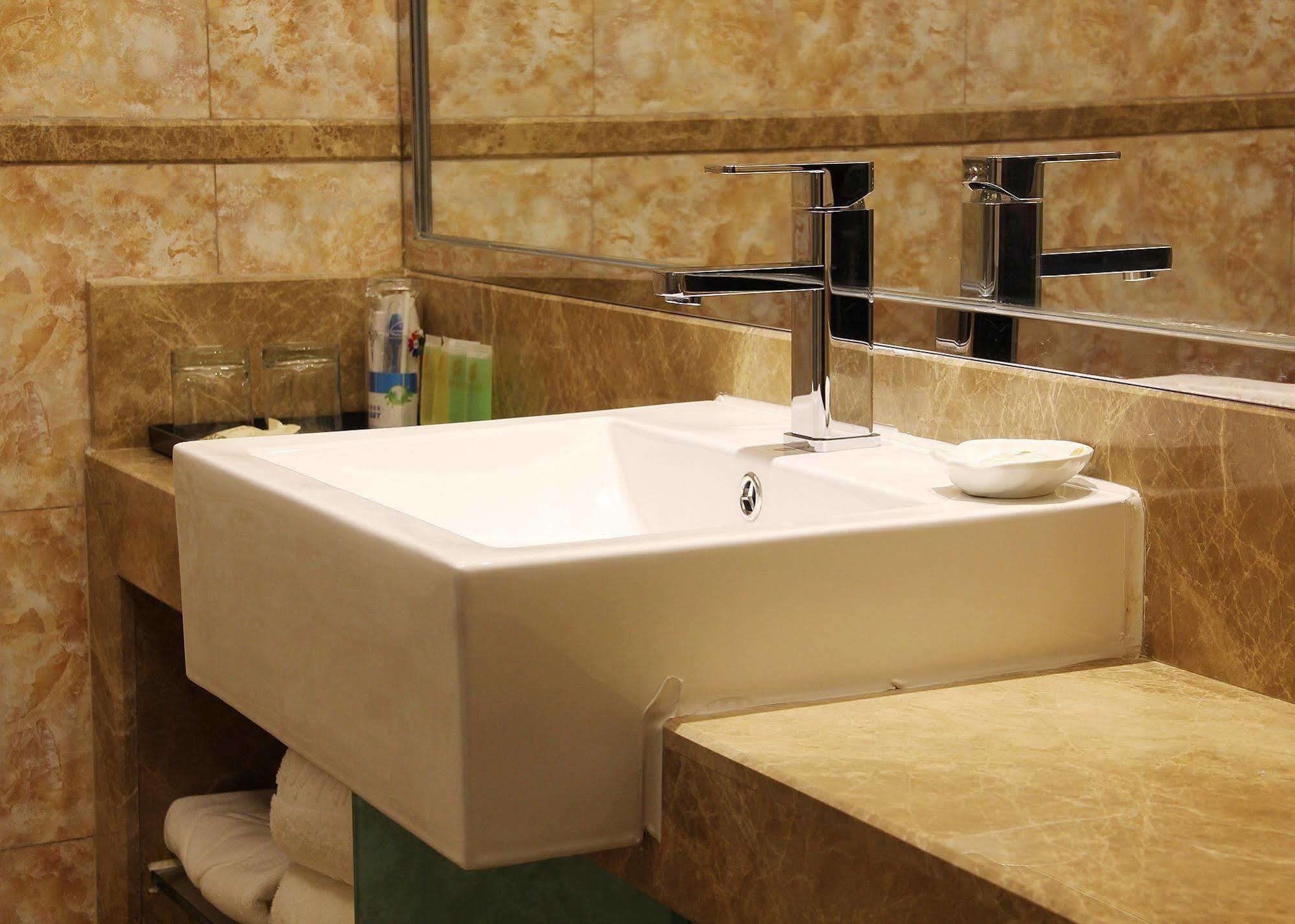 Zhuhai Platinum Holiday Hotel Εξωτερικό φωτογραφία