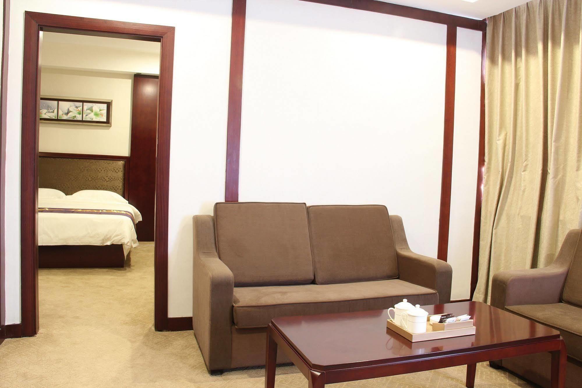 Zhuhai Platinum Holiday Hotel Εξωτερικό φωτογραφία