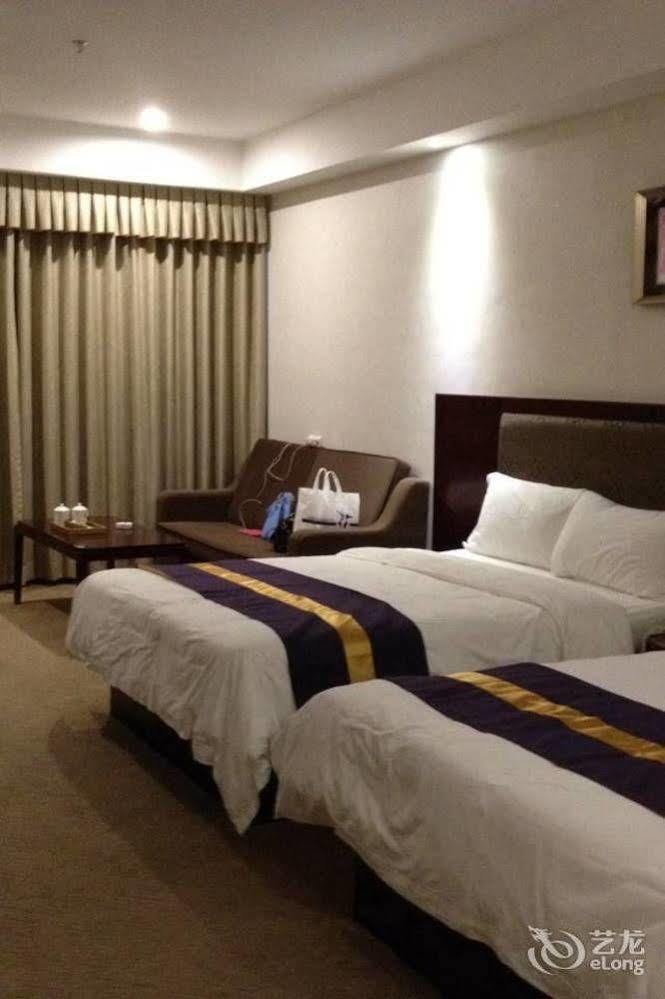Zhuhai Platinum Holiday Hotel Εξωτερικό φωτογραφία