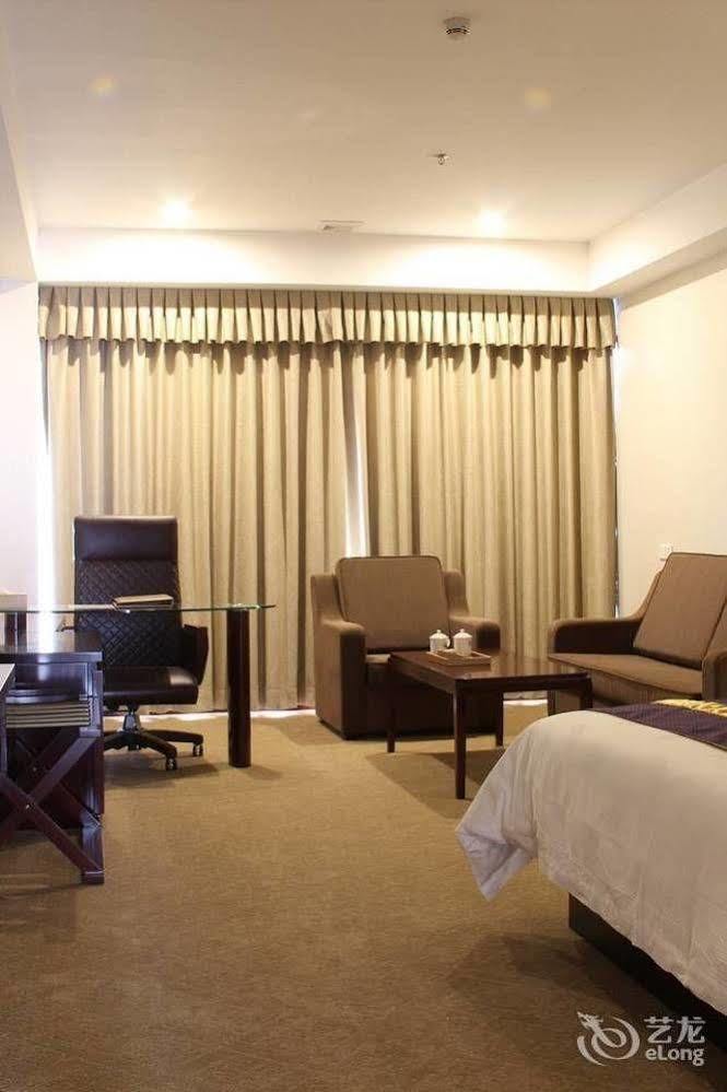 Zhuhai Platinum Holiday Hotel Εξωτερικό φωτογραφία
